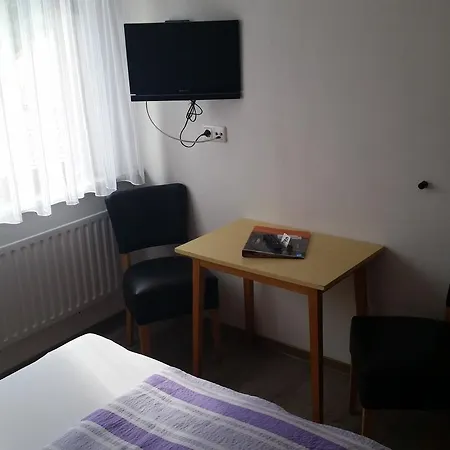 Zur Frohen Einkehr אורחן